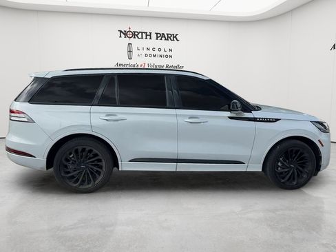 Used 2025 Lincoln Aviator Reserve w/ Luxury Package AWD/4WD image 6