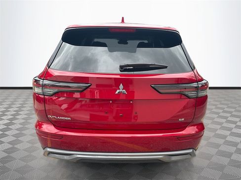 New 2026 Mitsubishi Outlander SE image 6