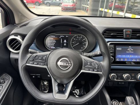 Used 2025 Nissan Versa SV FWD image 33