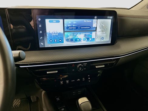 Used 2025 Nissan Kicks SR image 25