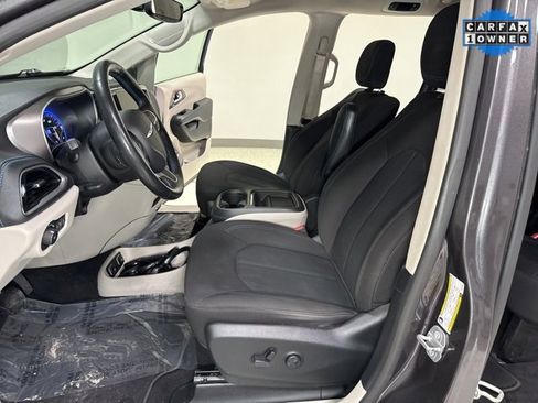 Used 2021 Chrysler Pacifica Touring w/ Cold Weather Group image 14