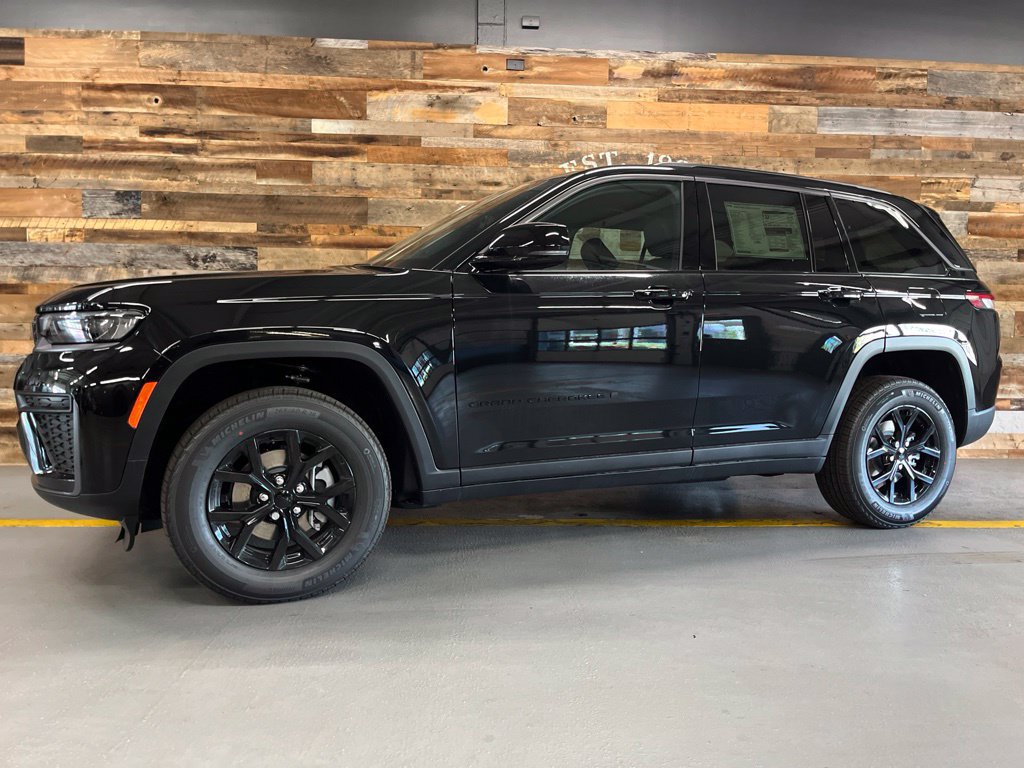 New 2026 Jeep Grand Cherokee Altitude AWD/4WD image 14