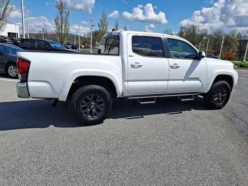 Used 2023 Toyota Tacoma SR5 AWD/4WD image 11