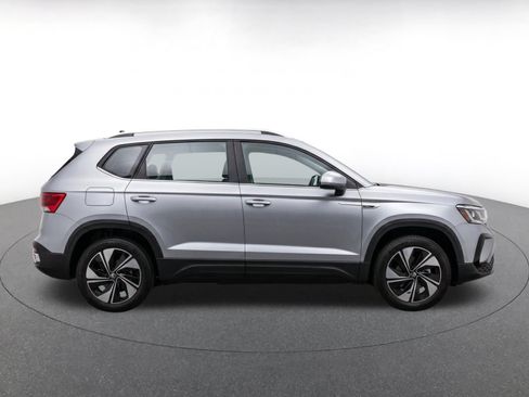Used 2026 Volkswagen Taos SE AWD/4WD image 10