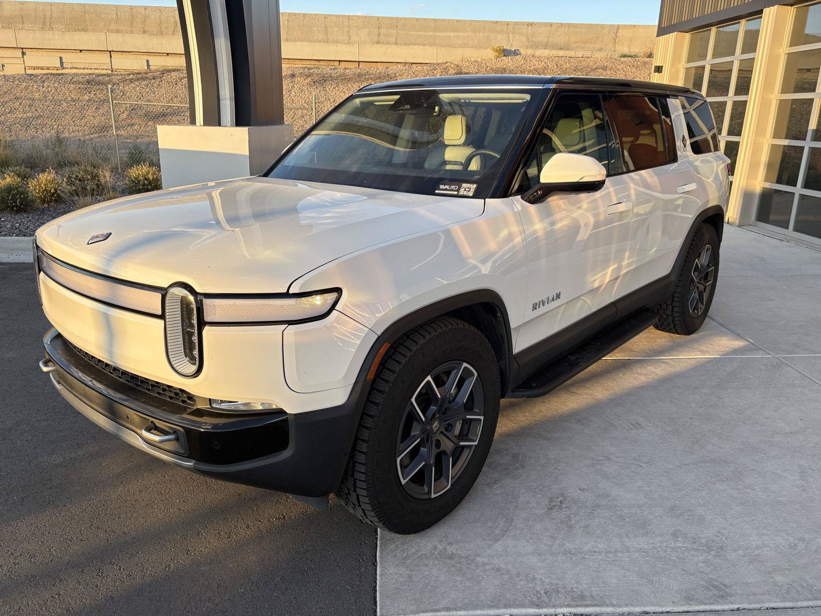 Used 2024 Rivian R1S Adventure Dual AWD/4WD image 4