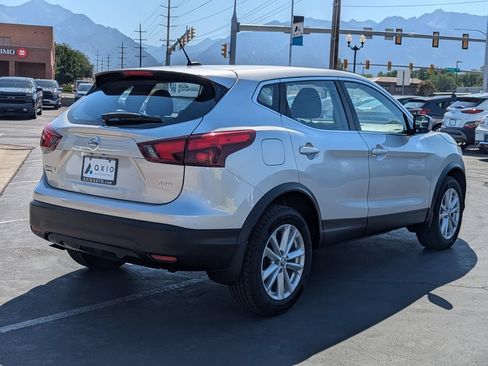 Used 2019 Nissan Rogue Sport S w/ Appearance Package AWD/4WD image 3