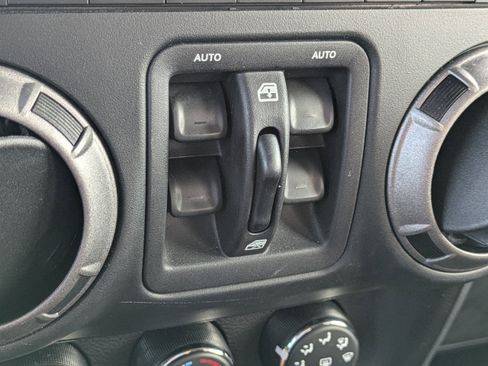 Used 2018 Jeep Wrangler Unlimited Sport S image 23