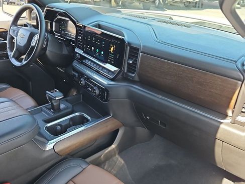 Used 2024 Chevrolet Silverado 1500 High Country w/ Technology Package AWD/4WD image 30