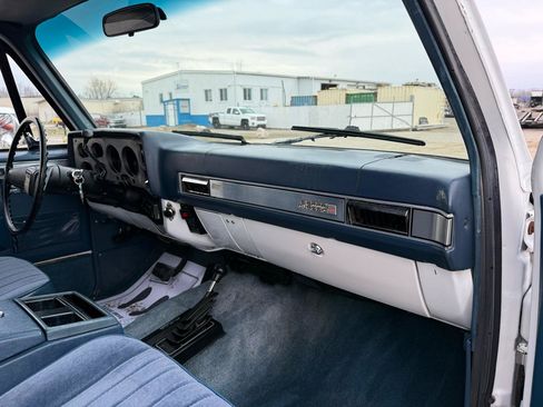 Used 1987 GMC Suburban 4WD image 29