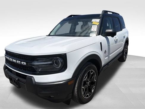Used 2025 Ford Bronco Sport Outer Banks w/ Outer Banks Tech Package+ AWD/4WD image 2