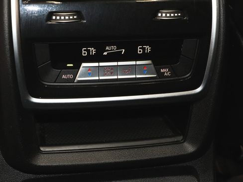 Used 2022 BMW X7 xDrive40i w/ Premium Package image 45