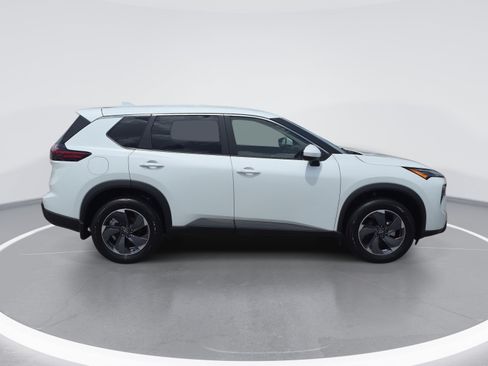 Used 2025 Nissan Rogue SV FWD image 2