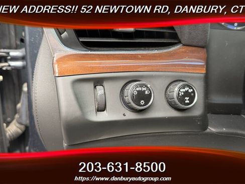 Used 2019 Cadillac Escalade ESV Luxury AWD/4WD image 17