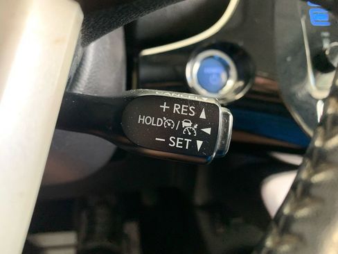 Used 2018 Toyota Prius Prime Plus image 35