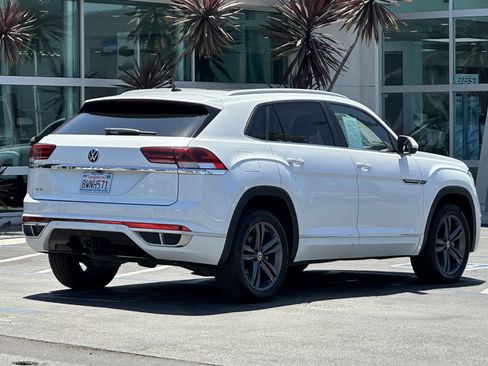 Used 2021 Volkswagen Atlas Cross Sport SE w/ Panoramic Sunroof Package FWD image 4
