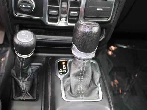 Used 2024 Jeep Wrangler Unlimited Sahara AWD/4WD image 16