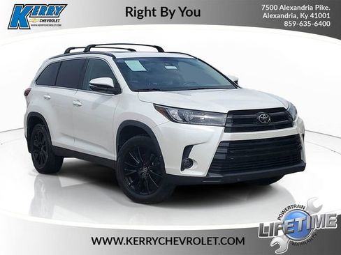 Used 2019 Toyota Highlander SE image 1
