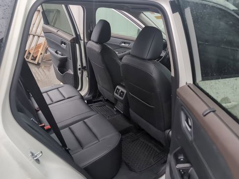 Used 2023 Nissan Rogue SV w/ SV Premium B Package image 16