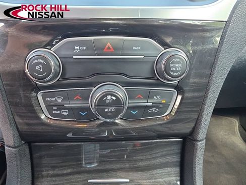 Used 2015 Chrysler 300 Limited RWD image 22