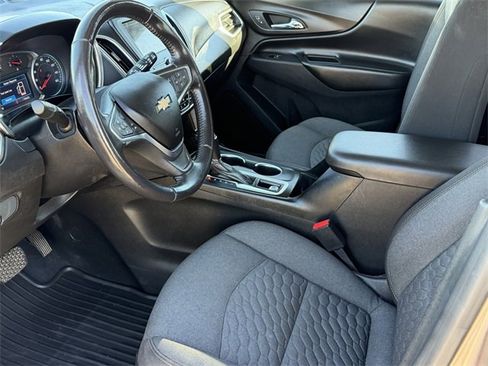 Used 2019 Chevrolet Equinox LT w/ Driver Convenience Package image 12
