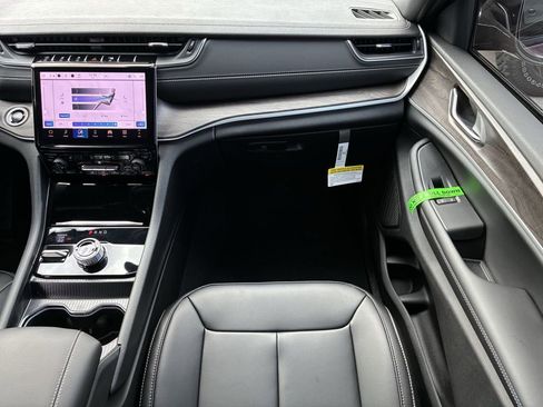 New 2025 Jeep Grand Cherokee Limited AWD/4WD image 16