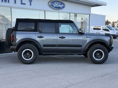 Used 2022 Ford Bronco Badlands image 6