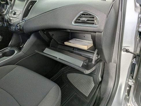 Used 2017 Chevrolet Cruze LT image 26