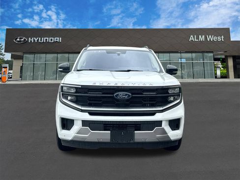Used 2025 Ford Expedition Platinum AWD/4WD image 2