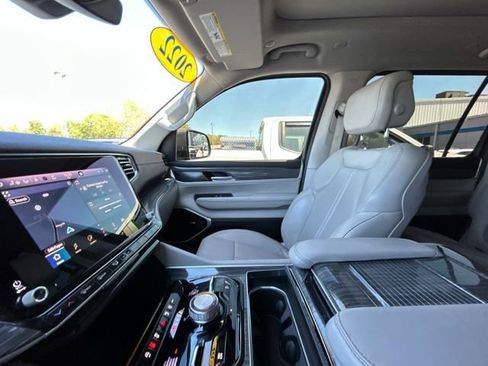 Used 2022 Jeep Wagoneer Series III w/ Premium Group I AWD/4WD image 49