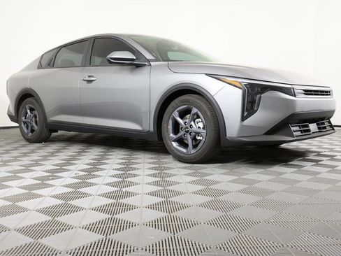 New 2025 Kia K4 LXS image 3