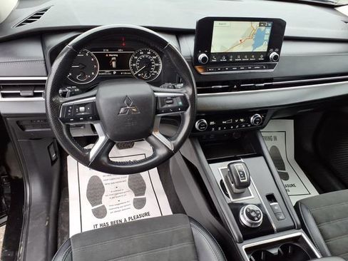 Used 2024 Mitsubishi Outlander SE image 15