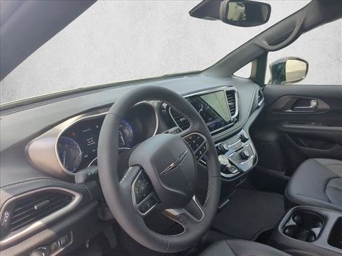New 2026 Chrysler Pacifica Select FWD image 3