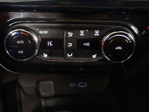Used 2025 Chevrolet Trax ACTIV w/ Sunroof Package FWD image 40