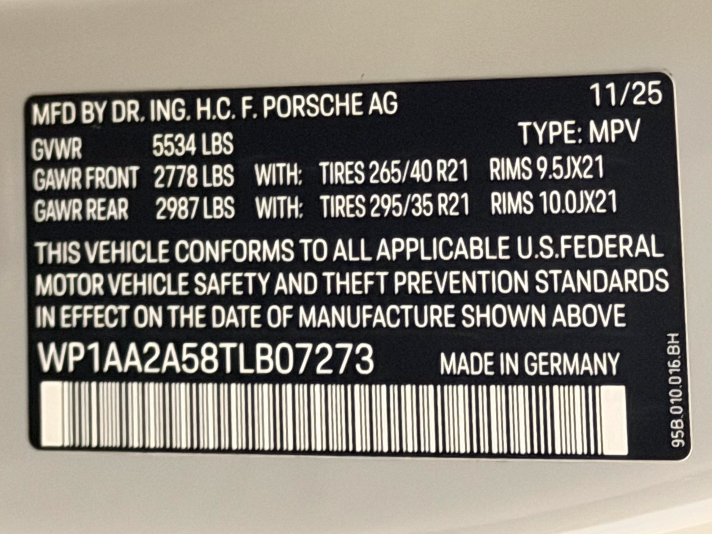 Certified 2026 Porsche Macan AWD/4WD image 27