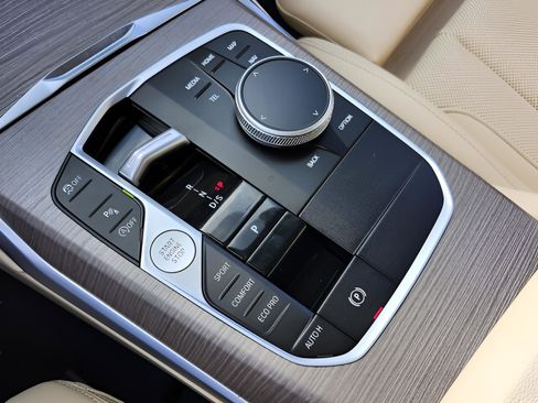 Certified 2025 BMW 330i Sedan w/ Premium Package image 38