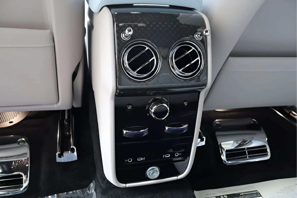 New 2027 Rolls-Royce Cullinan Black Badge AWD/4WD image 15