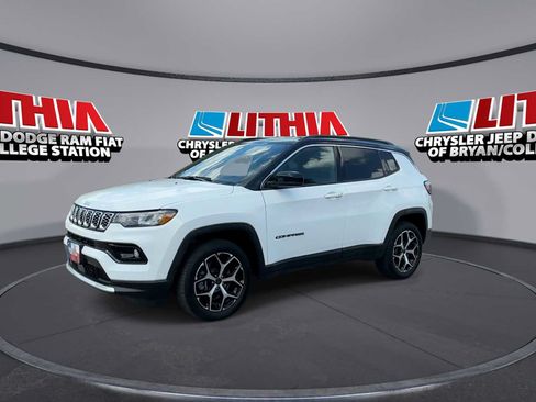 Used 2025 Jeep Compass Limited AWD/4WD image 4