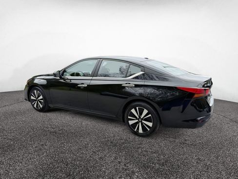 Used 2022 Nissan Altima 2.5 SV FWD image 6