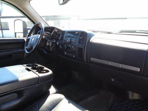 Used 2013 Chevrolet Silverado 2500 LT w/ Interior Plus Package AWD/4WD image 16