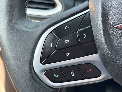 Used 2023 Chrysler Voyager LX FWD image 33