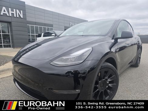 Used 2023 Tesla Model Y Long Range AWD/4WD image 1