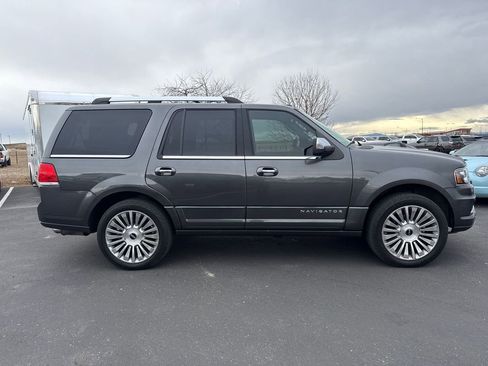 Used 2017 Lincoln Navigator Select image 5