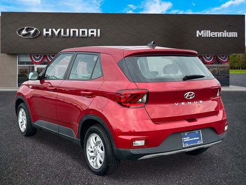 Certified 2022 Hyundai Venue SE image 5