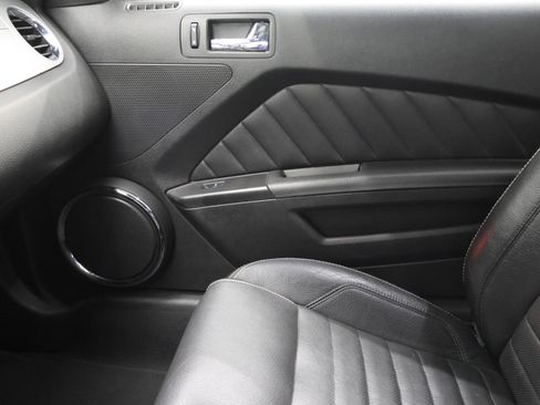 Used 2010 Ford Mustang GT Premium RWD image 13