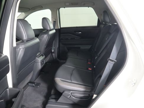 Used 2024 Nissan Pathfinder SL w/ Black Appearance Package image 21