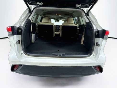 Used 2020 Toyota Highlander Limited FWD image 29