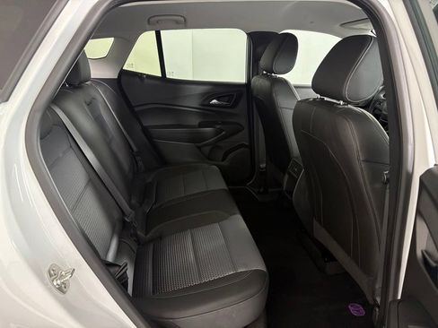 Used 2025 Chevrolet Trax LT FWD image 43