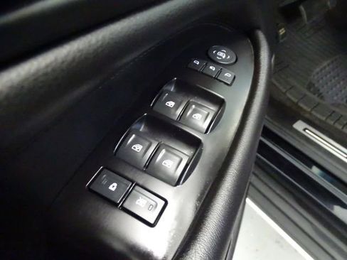 Used 2018 Cadillac Escalade Luxury AWD/4WD image 10