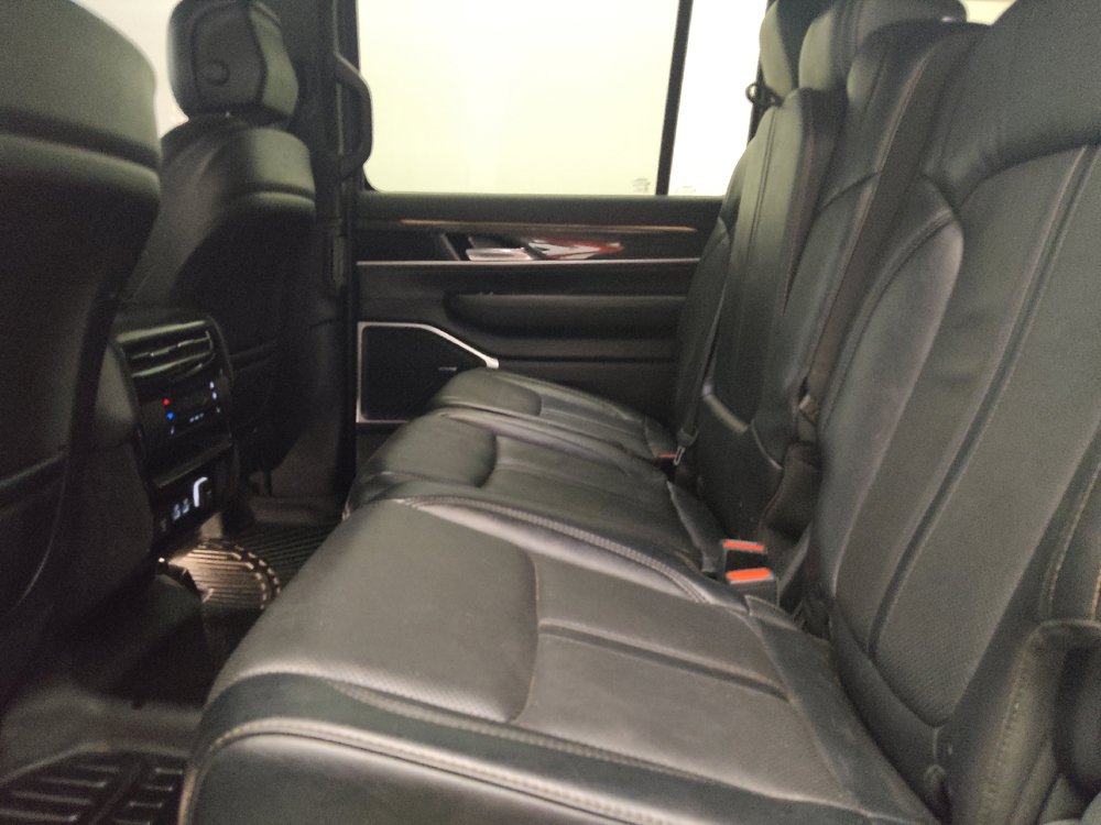 Used 2022 Jeep Wagoneer Series III AWD/4WD image 18