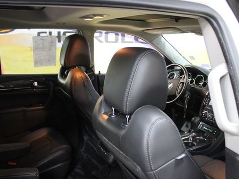 Used 2017 Buick Enclave Leather AWD/4WD image 10